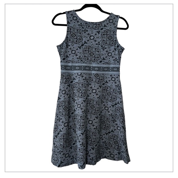 Life is Good Women's Floral V-Neck Top in Gray size 6 - Picture 2 of 12